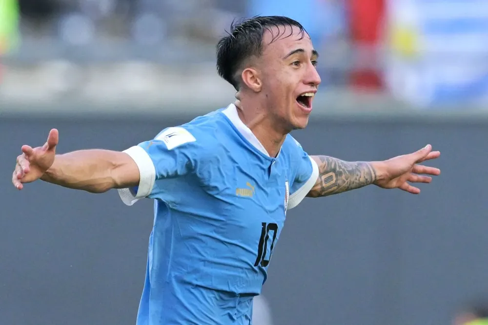 El Cepillo González celebra el gol celeste ante Israel