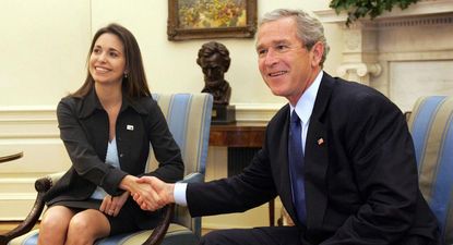María Corina Machado tenía 37 años cuando se reunió en 2005 con el entonces presidente de EE.UU. George W Bush