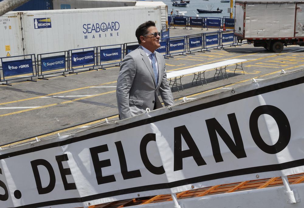 Carlos Vive sube al buque Sebastían Elcano para un almuerzo con la Princesa Leonor y los guardiamarinas en Colombia. EFE