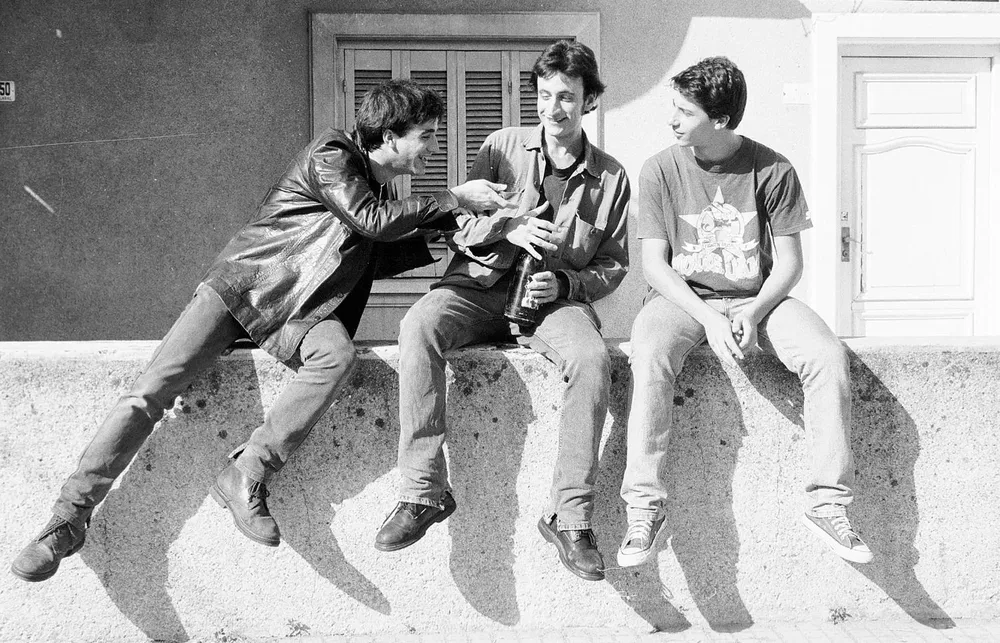 La foto de los protagonistas en el murito, un ícono del cine uruguayo