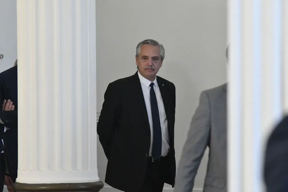 Alberto Fernández fue trasladado a un hospital