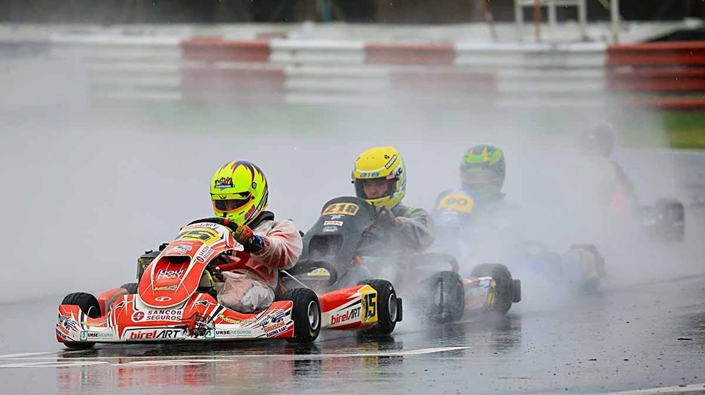 Feliciano Bruschi bajo la lluvia en Mercedes Feliciano Bruschi bajo la lluvia en Mercedes