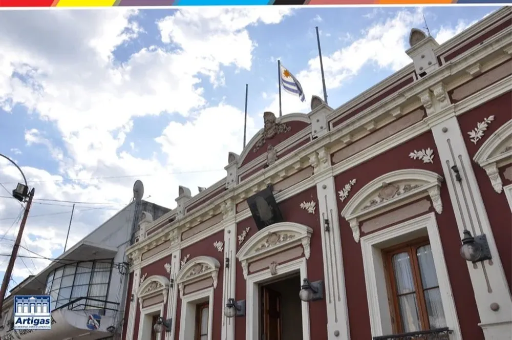 La Intendencia asegura que no hay nada irregular en las horas extra de la funcionaria