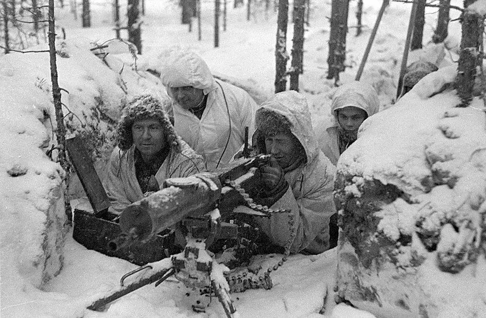 Soldados finlandeses con una ametralladora Maxim en enero de 1940