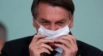 Bolsonaro cree que la pandemia está por terminar pero los números lo contradicen