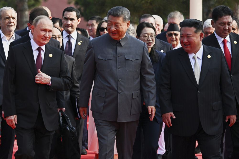 Xi Jinping junto a Vladimir Putin y Kim Jong Un en el desfile del Día de la Victoria en Pekín&nbsp;