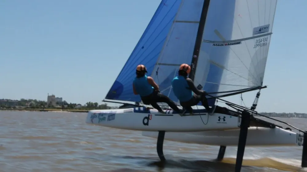 Defazio Knuppel en acción en Nacra 17