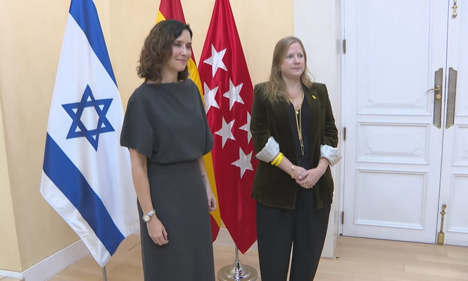 Isabel Díaz Ayuso y la encargada de Negocios de la embajada de Israel en Madrid, Dana Erlich.