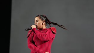 La cantante Rosalía durante su concierto en el Barakaldo Bizkaia Arena Bec.