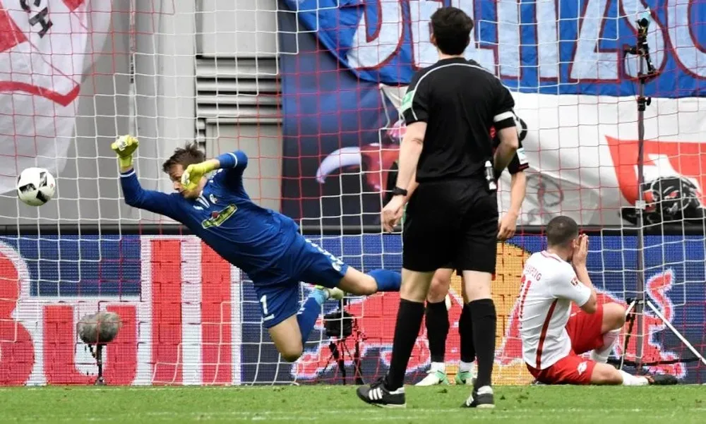 El soprendente RB Leipzig goleó 4-0 a Wolfsburgo y se afianza en el segundo lugar de la Bundesliga