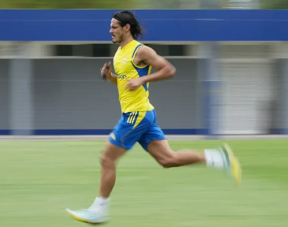 El delantero uruguayo Edinson Cavani se ausentó este lunes del entrenamiento de Boca