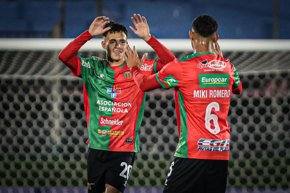 Marcelo Hornos celebra su gol, de Boston River por la Copa Sudamericana