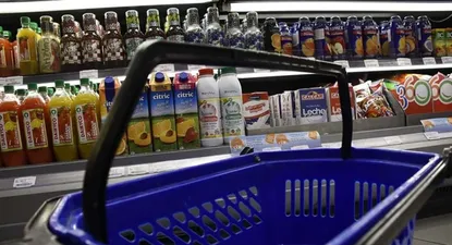 Bajó el número de consumidores que restringen el gasto, según Equipos