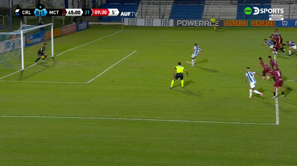 Segundos antes de la incidencia que terminó con el penal anulado para Cerro Largo