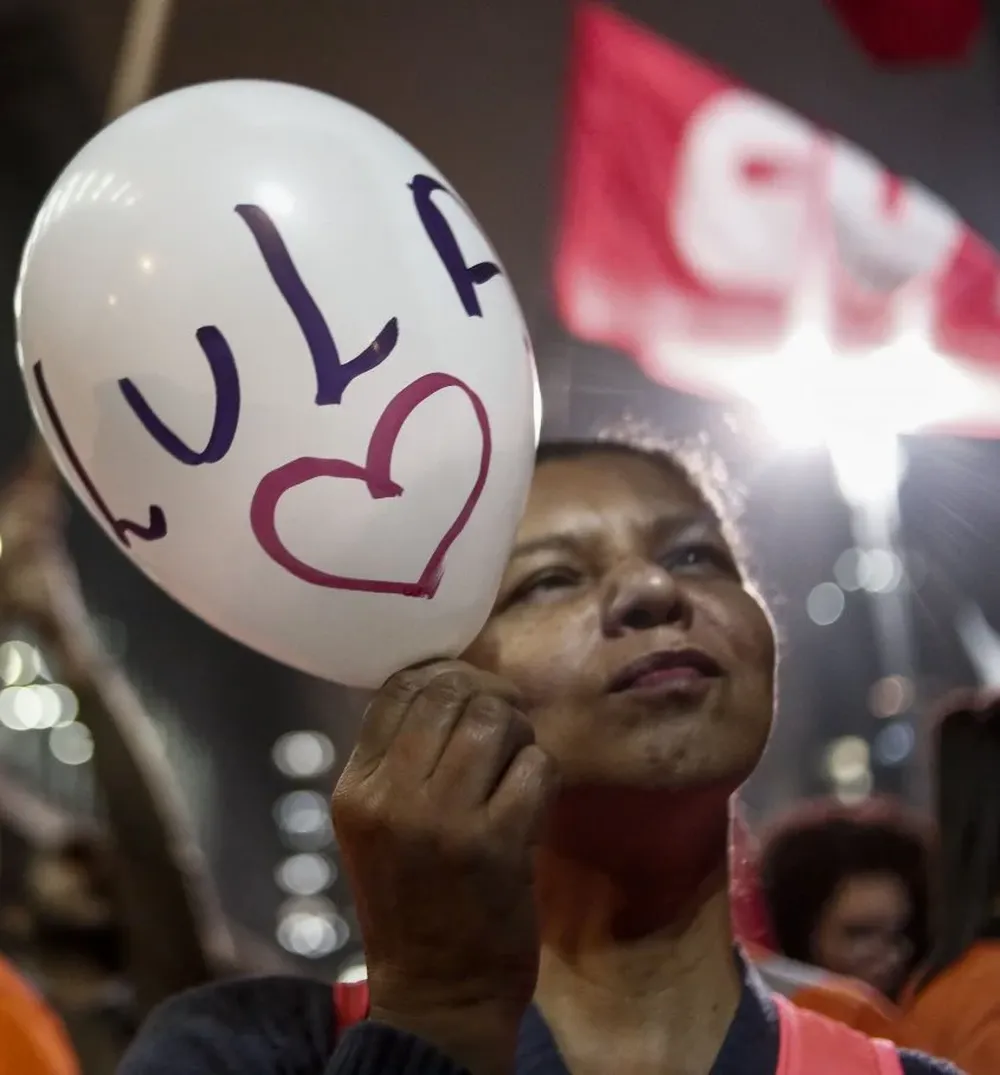 Los partidarios del expresidente brasileño Lula da Silva protestan en San Pablo