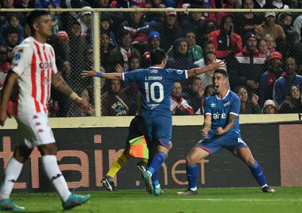 Otormin con la 10 tricolor