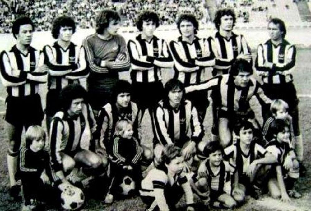 Un equipo de Peñarol en 1980: arriba, Víctor Diogo, Domingo Cáceres, Jorge Fossati, Nelson Gutiérrez, Nelson Marcenaro, Lorenzo Unanue y Mario Zoryez; abajo, Venancio Ramos, Ernesto Vargas, Washington Olivera y Ruben Paz Un equipo de Peñarol en 1980: arriba, Víctor Diogo, Domingo Cáceres, Jorge Fossati, Nelson Gutiérrez, Nelson Marcenaro, Lorenzo Unanue y Mario Zoryez; abajo, Venancio Ramos, Ernesto Vargas, Washington Olivera y Ruben Paz