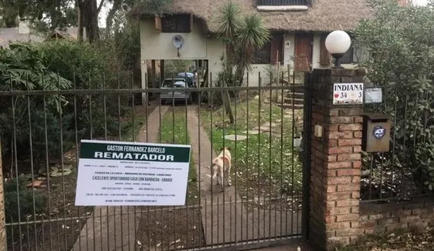 Amplia casa de dos pisos, jardín y barbacoa en Ciudad de la Costa se remata sin base