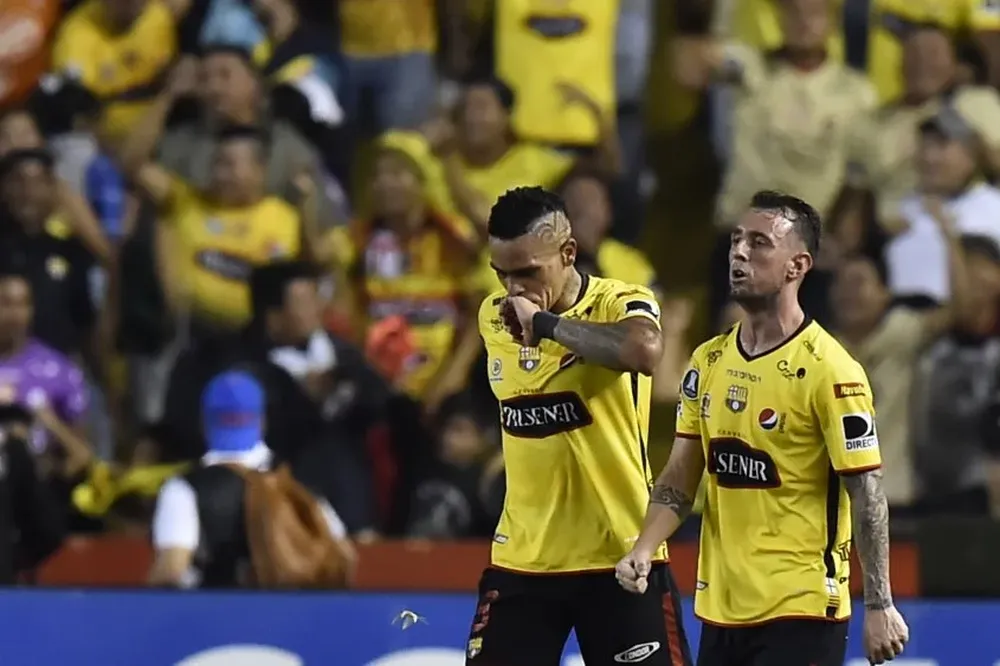 El festejo de Alvez ante Palmeiras