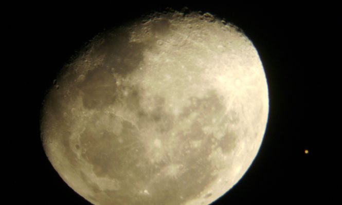 Lluvia de meteoros y la conjunción de la Luna con Marte: los fenómenos visibles desde Uruguay en los próximos días