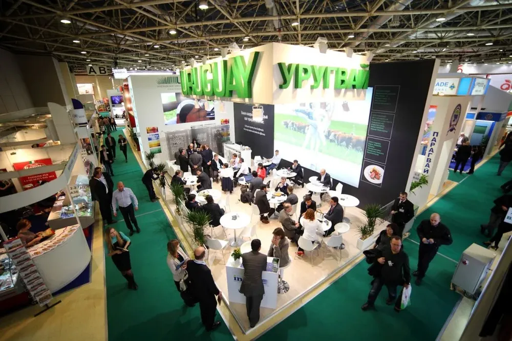 La Feria Prodexpo de Moscú en plena actividad, donde el stand de INAC cumplió una importante función