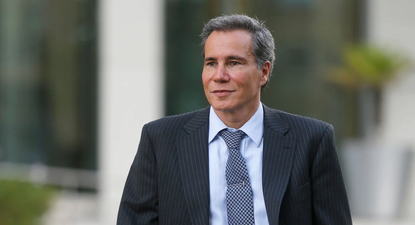 Nisman fue hallado muerto cuatro días después de haber denunciado a la entonces presidenta Cristina Kirchner y funcionarios de su Gobierno por encubrimiento agravado del ataque terrorista a la AMIA.