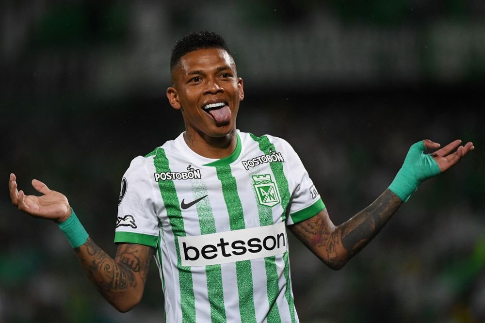 El festejo del ex Peñarol Billy Arce El festejo del ex Peñarol Billy Arce