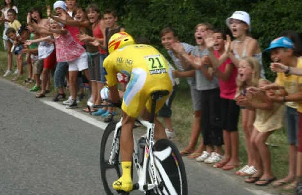 El español recibió el apoyo de los niños.
