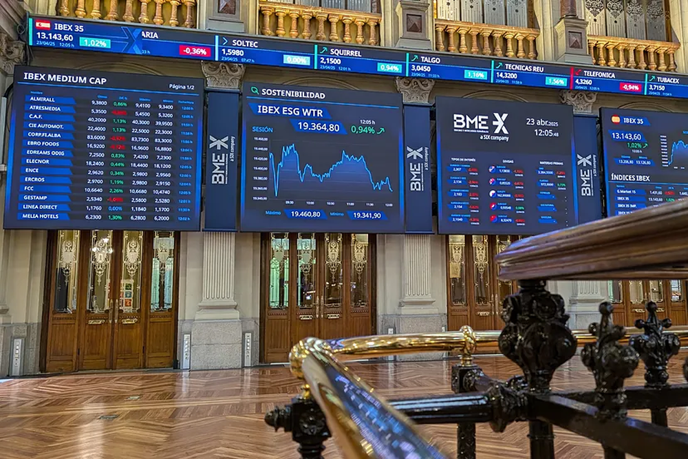 Las bolsas europeas arrancan con subas leves.