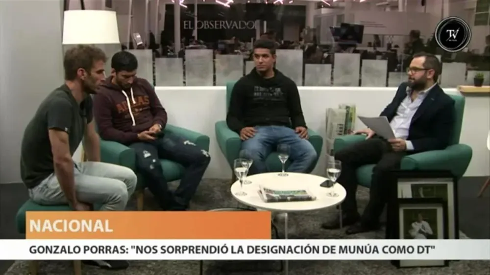 Iván Alonso, Gonzalo Porras y Diego Polenta fueron entrevistados por Leandro Gómez en El Observador TV y recibieron los premios que ganaron en la encuesta Fútbolx100.En esta parte de la entrevista, se refirieron a cómo tomaron el cambio de Gustavo Munúa que pasó de golero a técnico. Dijeron que conocer el vestuario es un handicap que lo destaca a Munúa.