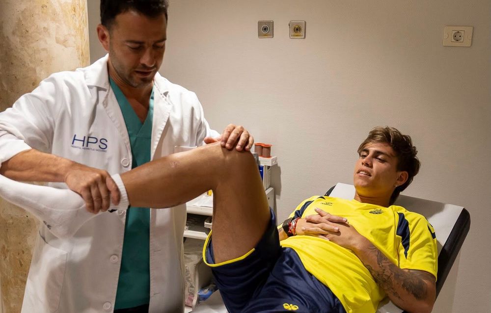 Jeremía Recoba fue revisado por los médicos de Las Palmas sobre su grave lesión de rodilla del año pasado y está a punto de volver a las canchas