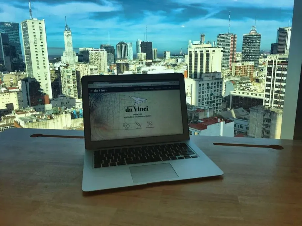 Vista de la Torre Bellini en Buenos Aires, en donde se encuentra WeWork, cowork en el que se instaló da Vinci