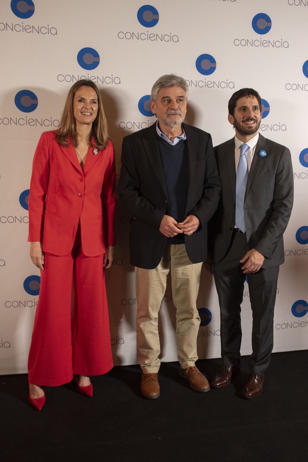 El ex funcionario Daniel Filmus junto a Silvana Vives y Juan Manuel Fernández Alves El ex funcionario Daniel Filmus junto a Silvana Vives y Juan Manuel Fernández Alves