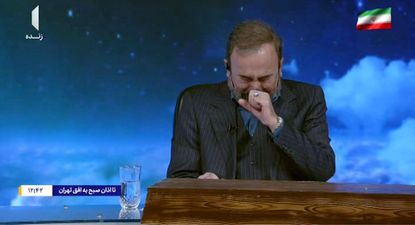 Un presentador de un medio estatal iraní lloró mientras anunciaba la muerte del líder supremo, el ayatolá Alí Jamenei.