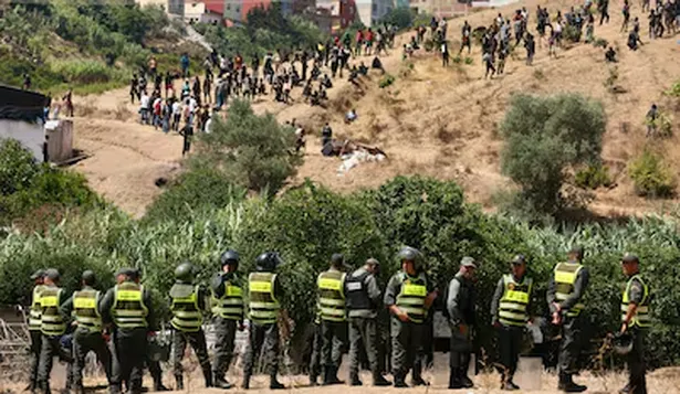 Fuerzas de seguridad de Marruecos contienen esta vez el intento de ingreso de inmigrantes ilegales a Ceuta.&nbsp;