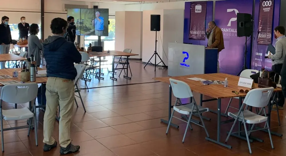 El momento del homenaje a Gómez Cabrera.