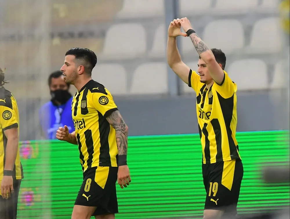 Agustín Álvarez Martínez celebra el 1-0 ante Sporting Cristal