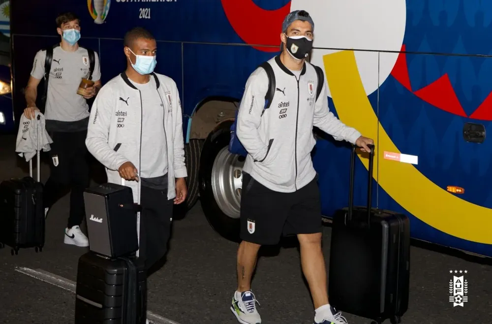La selección uruguaya llegó a Brasilia para comenzar su participación en la Copa América 2021.