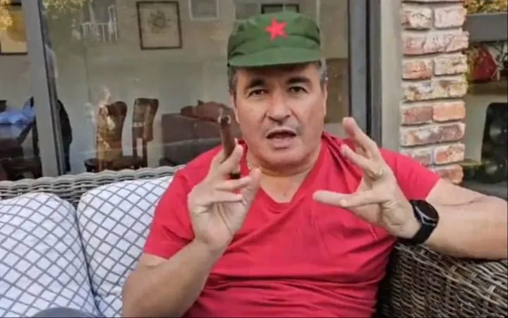 Guzmán Acosta y Lara en el video de X sobre el internet en Cuba