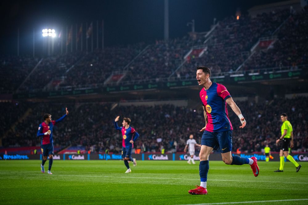 Robert Lewandowski se afianza en la cima.