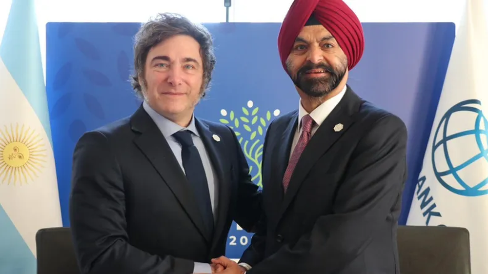 Javier Milei junto a Ajay Banga, presidente del Banco Mundial.