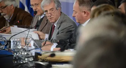 bajo fuego amigo: ministros del gabinete enfrentan criticas del fa