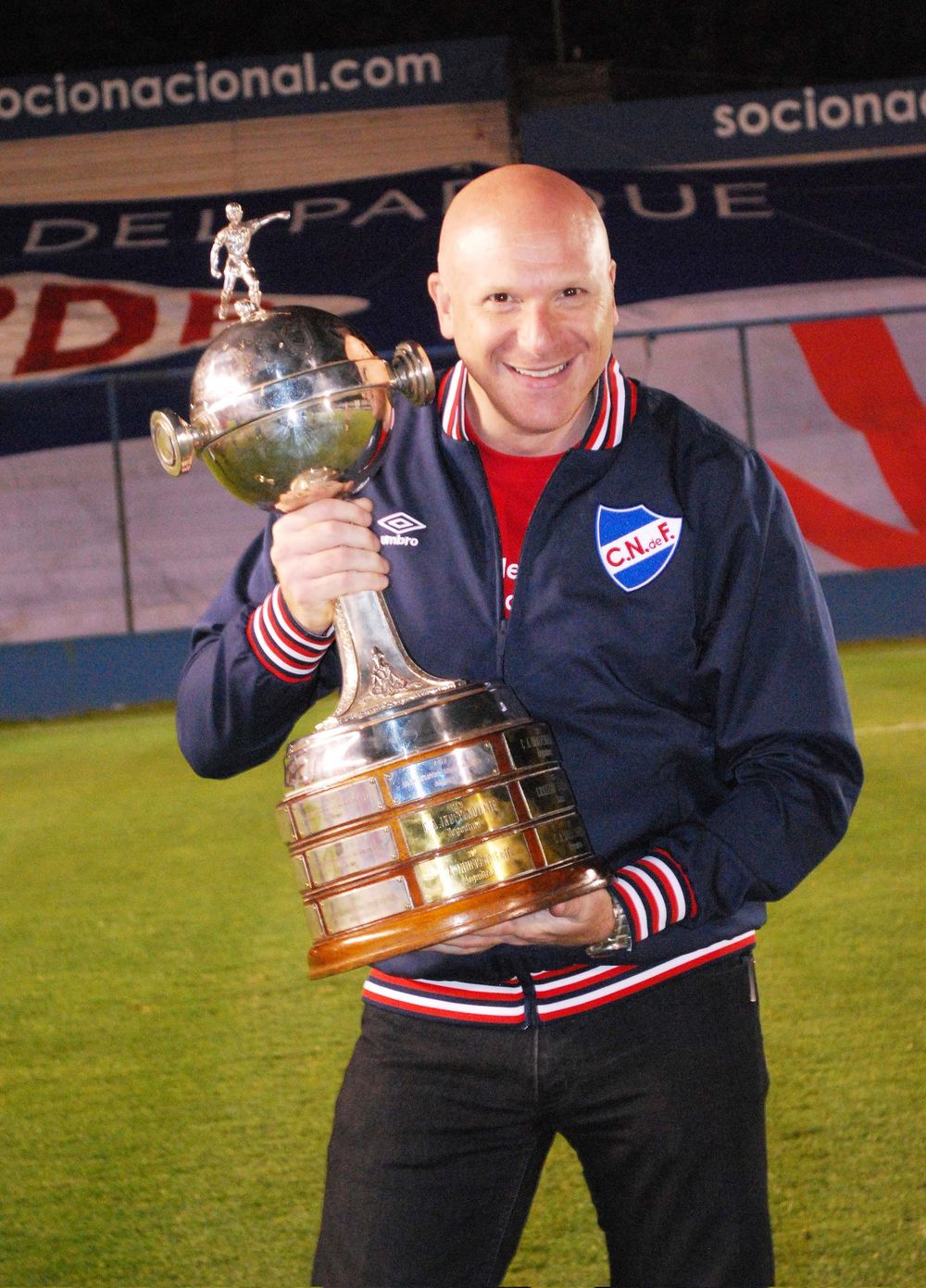 Orlando Petinatti en su saludo a Nacional