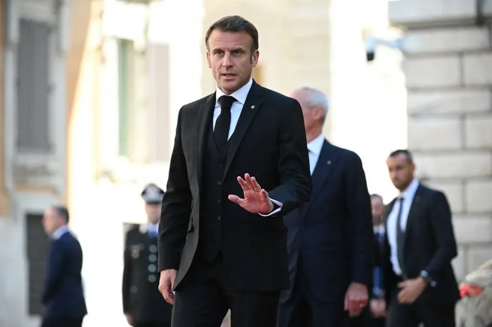 El presidente Macron anticipó que Francia cerrará las minas de carbón en 2027 al tiempo que buscará litio en su territorio para “repatriar” la producción.
