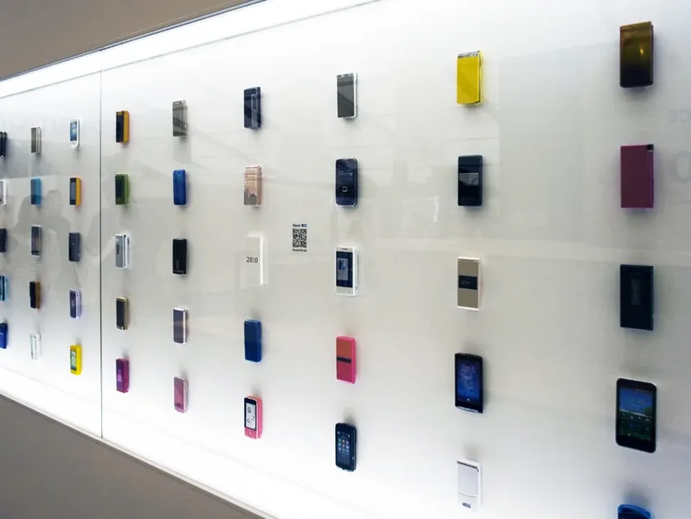 La exposición de celulares de Docomo se realiza en el marco de la Tokyo Designers Week