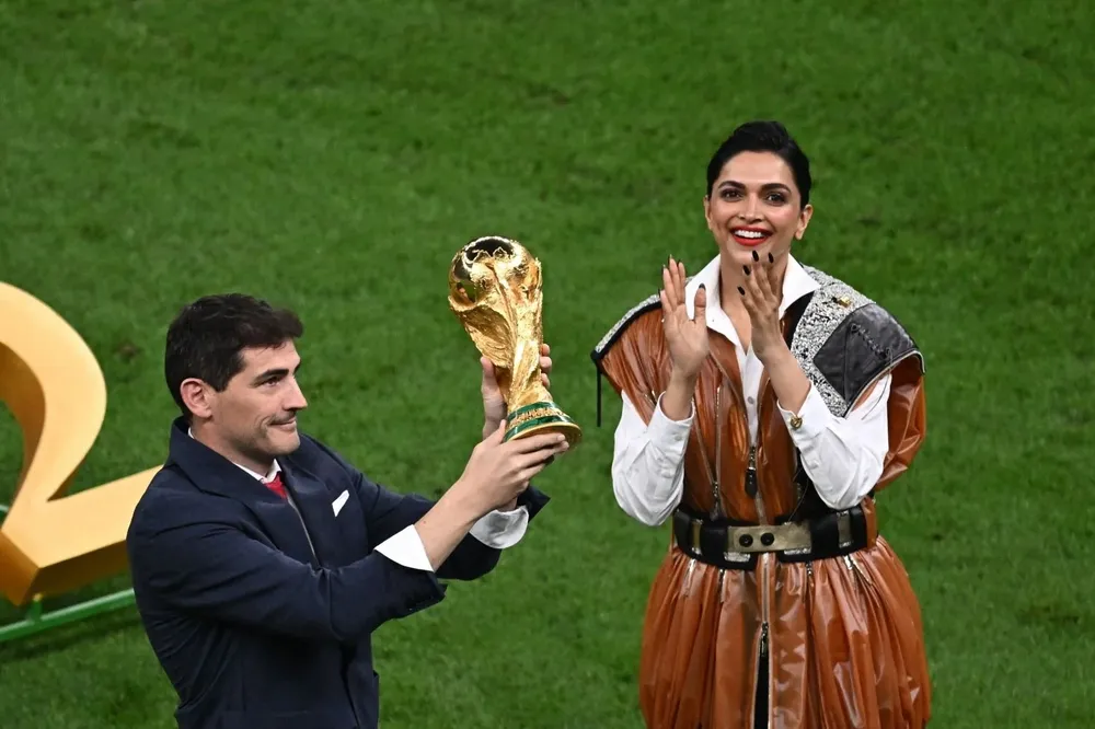 Iker Casillas con la copa del Mundo