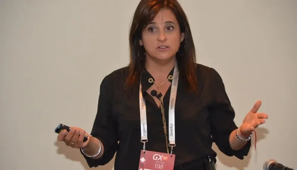 Sylvia Chebi durante su presentación