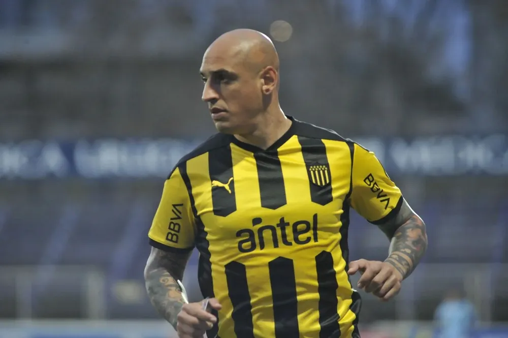 Ariel Nahuelpán pidió disculpas al grupo por su actitud y Larriera lo mantuvo en el plantel