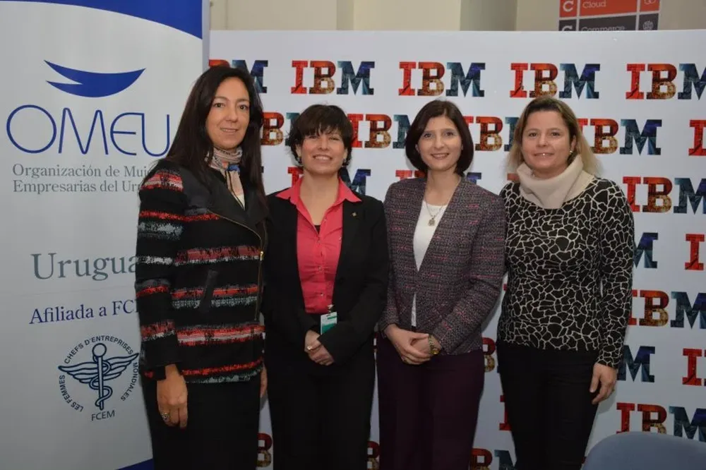 Mónica Gonzales, Raquel Godoy, Luciana Andión y Andrea Bellolio