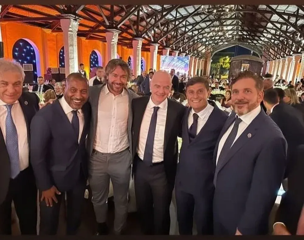 Lugano junto a Infantino, Domínguez, Mauto Silva, Zanetti y Pumpido
